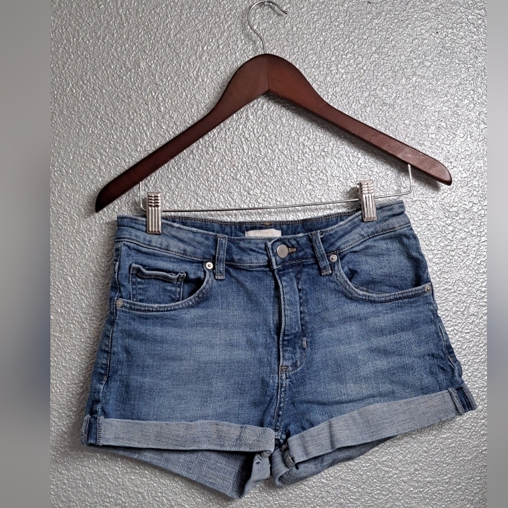 H & M Women's Cuffed Jean Short   Size 6